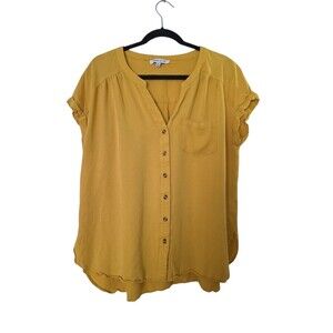 Rose And Olive Women's Yellow Blouse Size Medium T-shirt